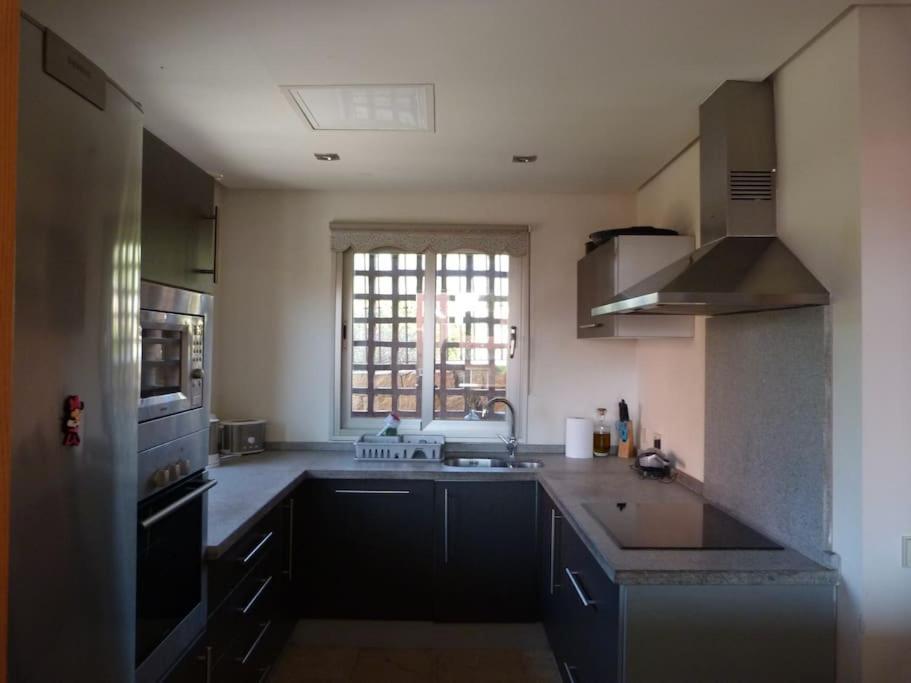 Luxurious Townhouse With Sea Views Villa Manilva Ngoại thất bức ảnh